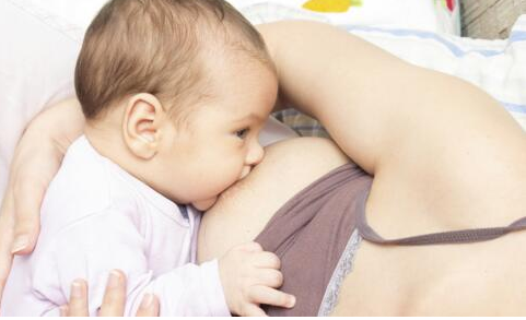 新生儿喂养与护理