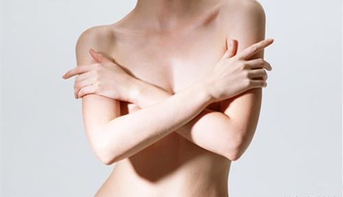 女性乳房有硬块怎么回事