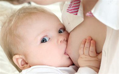 新生儿如何护理与喂养