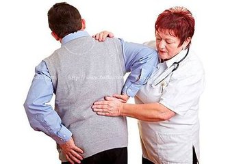 老年人的腰疼是什么原因导致的