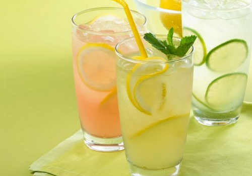 女性延缓衰老方法有哪些 喝柠檬水